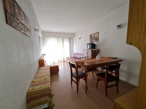 Departamento 2 Ambientes A La Calle