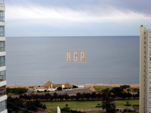 Apartamento En Mansa, 2 Dormitorios - Ref: 1637