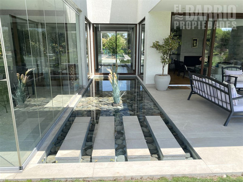 Casa En Venta De 4 Dorm. En Colina