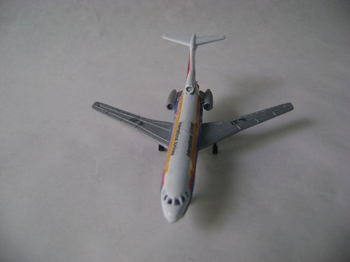 Imagen 2 de 10 de Nico Avion Metal Airlines Int. Lines 27 13 X 10 Cm (avv 40)