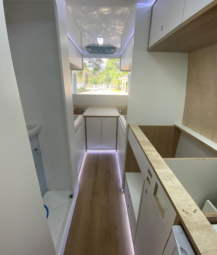 Imagem 4 de 15 de Motorhome - Fabricação E Montagem De Motorhome