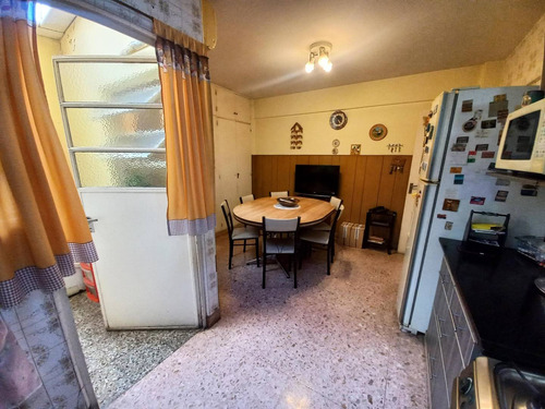 Amplio Ph De 4 Ambientes + Terraza Con Quincho Y Balcón En Flores Sur
