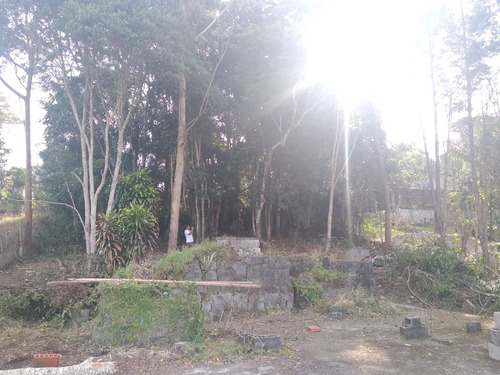 Terreno De 1000m² Em Condomínio Fechado Em Ibiúna Com Construção Semi-pronta!