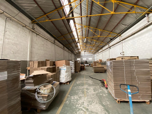 Imagen 3 de 17 de Excelente Galpon En Zona Industrial.- Salida A 2 Calles