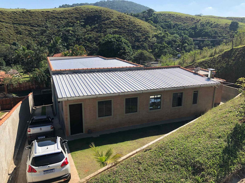 Linda Casa Na Fazenda Da Grama