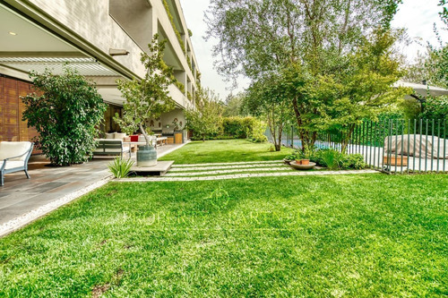 Elegante Y Exclusivo Departamento Con Jardín Priva...