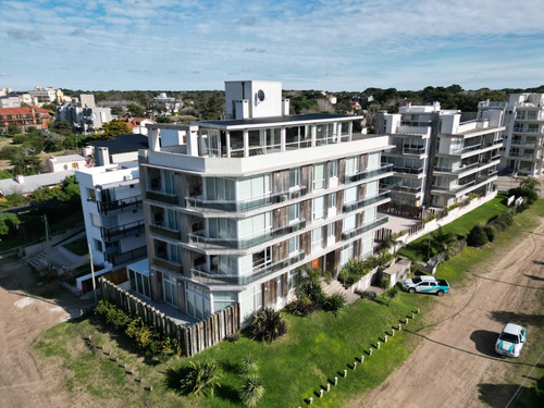 Venta De Departamento Dos Ambientes Ubicado En Edificio Arenas Ii