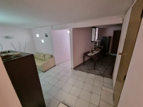 Se Vende Casa De 2 Pisos En Sector Centro Sur, Calle Díaz Ga