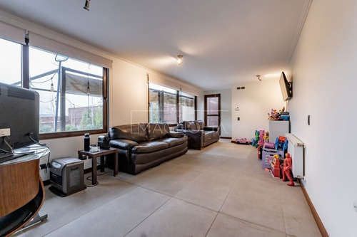 Casa En Venta De 4 Dorm. En Lo Barnechea
