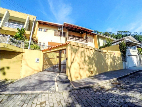 Imagem 2 de 18 de Casa No Centro De Blumenau, Semi-mobiliada, Com 04 Dormitórios Sendo 1 Suíte Máster, 03 Vagas, Área De Festas Com Piscina E Demais Dependências. - 3572977