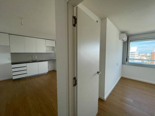 Imagen 14 de 15 de Apartamento 1 Dormitorio En El Corazón De Malvín- E-tower Sky Ne #1206