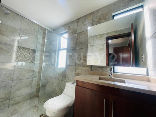 Venta Casa En Frac Sendero Del Fresno 3 Recamaras, 4 Baños, Con Jardín, Puebla