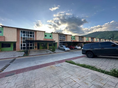 Townhouse Moderno En Villa La Fontana Socc
