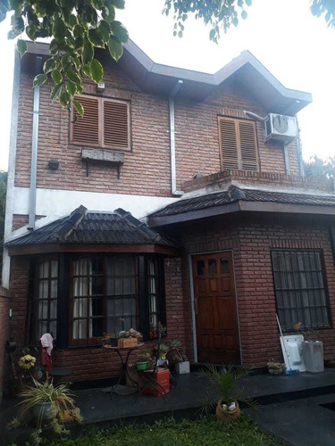 Imagen 2 de 18 de Impecable Casa 3 Amb En Venta Con Jardin Y Garage, V. Balles