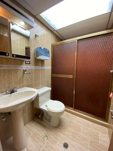 Oficina En Alquiler 127 M2- Urb. El Rosal
