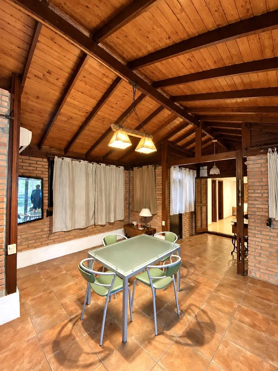 Alquiler De Casa De 2 Dormitorios A Una Cuadra De La Rambla, En Colonia Del Sacramento · Foto 5