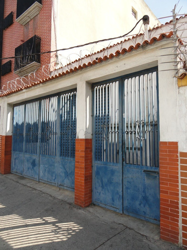Imagen 1 de 14 de Galpon Calle Los Higuerotes Del Cementerio