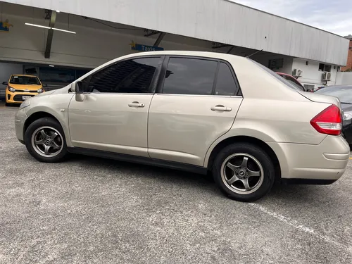 Nissan Tiida 1.8 Emotion 4 p