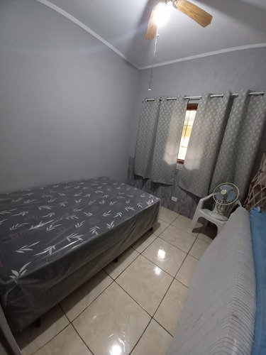 Casa 3 Dormitorios, 1 Suite, Mobiliada, 30 Metros Do Mar, Locação