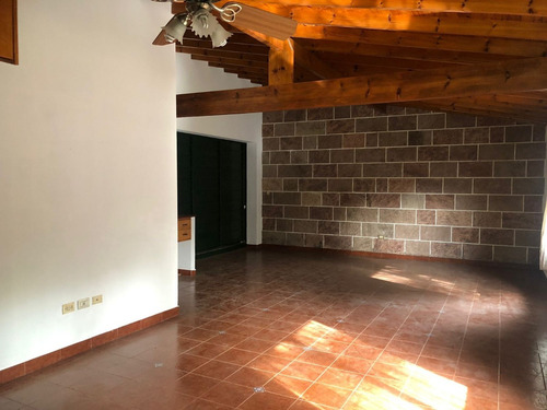 Hermosa Casa Con Pileta En Plátanos