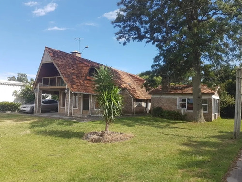 Hermosa Casa En Excelente Punto. Gral. Simón Bolivar Y El Salvador (a 1 Cuadra De La Playa).