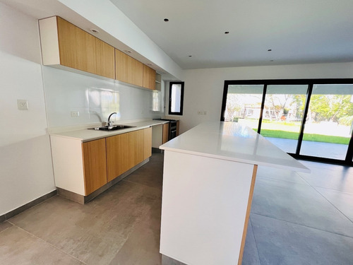 Imagen 5 de 30 de Excelente Casa En San Matías, 4 Dormitorios, Dependencia Y Piscina!!