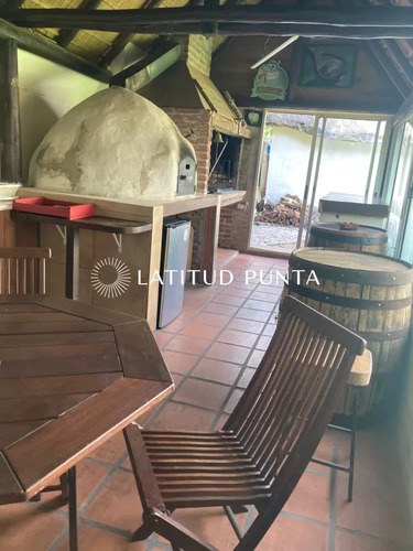 Preciosa Casa De 3 Dormitorios En Pinares