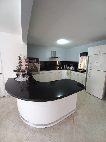 Imagen 5 de 16 de Town House Urb Los Portales