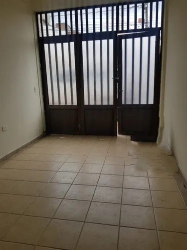 Casa Dúplex 140 M² En Barrio Centenario - 4 Hab, 3 Baños, Excelente Ubicación