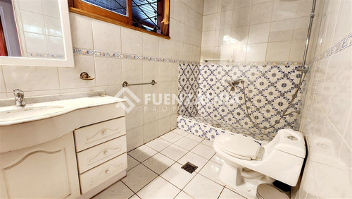 Casa En Venta De 5 Dorm. En Ñuñoa