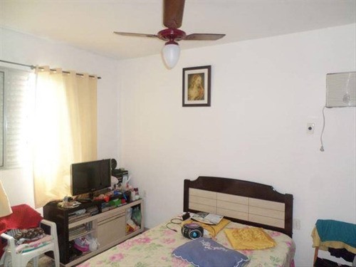 Imagem 14 de 23 de Ambientes Amplos, Arejados, Quintal, Jardim, Localizado Em Rua Que Não Enche, Proximo Do Centro De São Vicente. - Hm2207