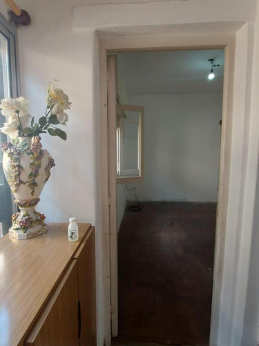 Venta - Casa En Beccar Con Dos Viviendas En Block Y Garage. Ideal Inversión.