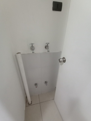 Dpto. 1 Dorm / 1 Baño / Calle Mario Kreutzberger, Santiago.
