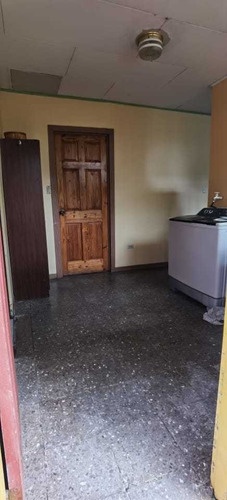 Imagen 9 de 13 de Se Vende Casa En Guapiles Centro
