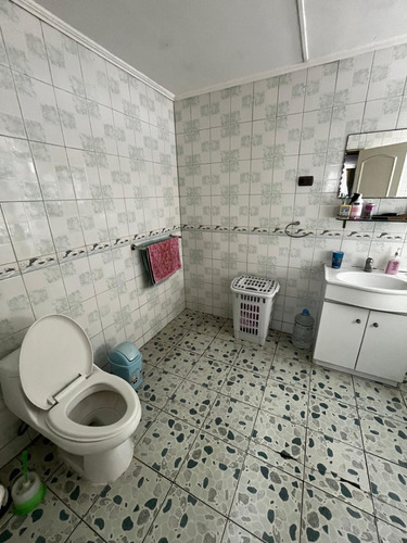 Se Vende Casa En Pasaje Los Manzanos Con Guindales Alto Hosp