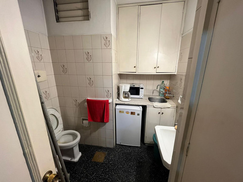 Excelente Oficina En Ciudad Vieja, 86 M2, Baño, Kitchenette, Gge.
