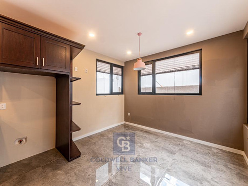 Casa En Venta En Colonia Santa Rosa De Jauregui, Querétaro, Querétaro