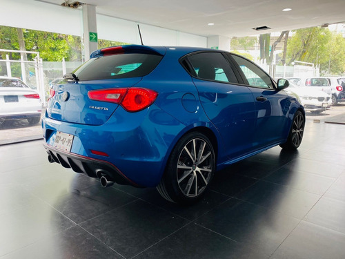 Imagen 4 de 15 de Alfa Romeo Giuletta 2019 Azul