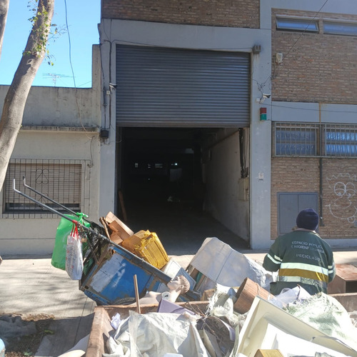 Excelente Deposito Donato Álvarez