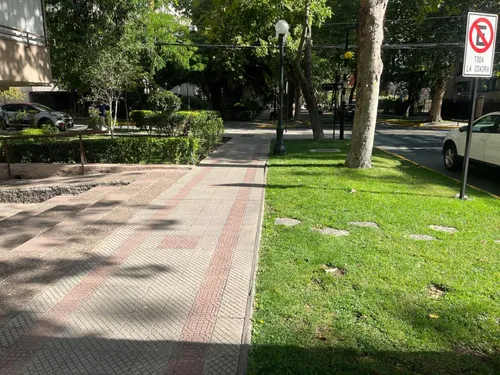 Amplio Espacio, Barrio Tranquilo, Con Estacionamiento Y Bode