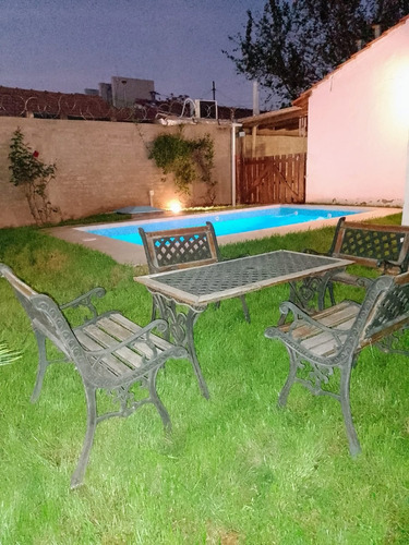 Casa Hermosa Con Piscina, Jardín Y Churrasquera - Totalmente Equipada- Zona Residencial De Godoy Cruz - Mendoza- Alquiler Mensual. Muy Confortable.