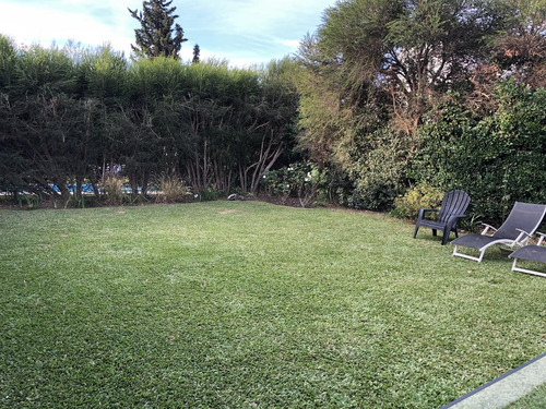 Excelente, Práctica Y Funcional Casa En Venta En Las Glorietas