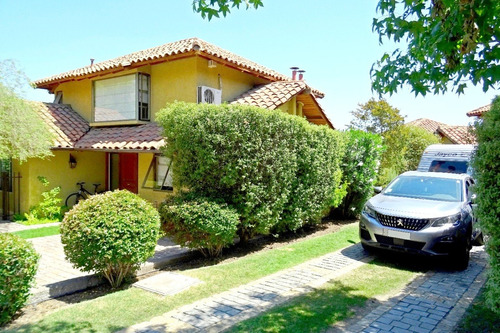 Excelente Casa De Estilo Colonial En Huechuraba.