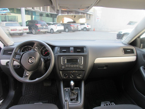Imagen 10 de 11 de Volkswagen Jetta 2017 2.5 Trendline Tiptronic At