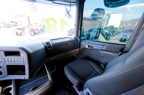 Imagem 10 de 13 de Scania R440 6x4 2018 = Fh 6x4