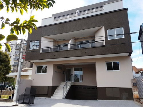 Muy Lindo Departamento En Venta En Carlos Paz, En Edificio F