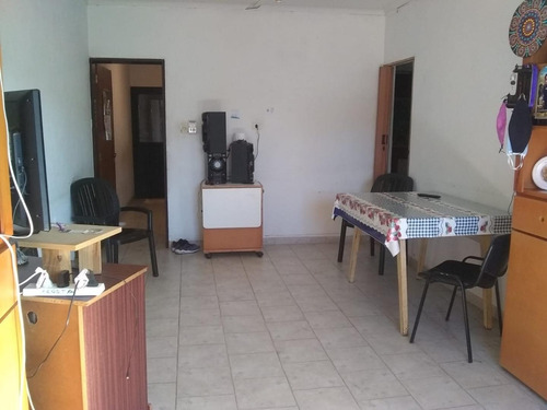 Imagen 2 de 12 de Casa A Metros De Av. Blas Parera