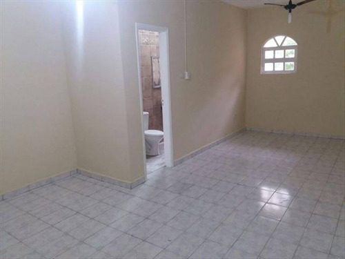 Imagem 18 de 30 de Casa Enorme Em Otimo Estado Bom Para Morar Com Sua Familia Casa Bem Espaçosa Proximo Tambem De Mercados Farmacias Praia Do Itarare Em Uma Das Melhores Ruas De São Vicente Tambem Fica Proximo Do Batal