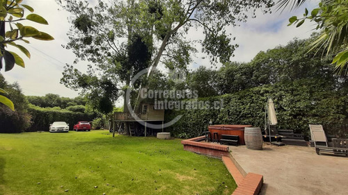 Casa En Venta De 7 Dorm. En Santo Domingo