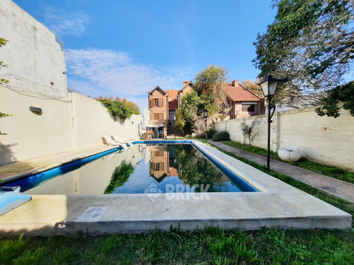 Casa Tipo Chalet En Lote De 432 M2 En Rodriguez Peña Al 900 - 3 Cocheras Piscina Quincho Parrilla